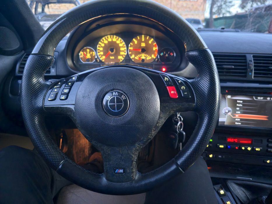 М волан с карбонови детайли