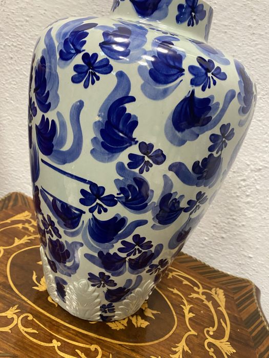 Голяма порцеланова ваза от белгия