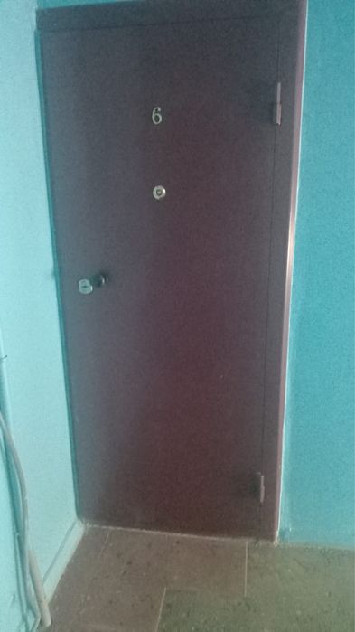 Продам входную дверь