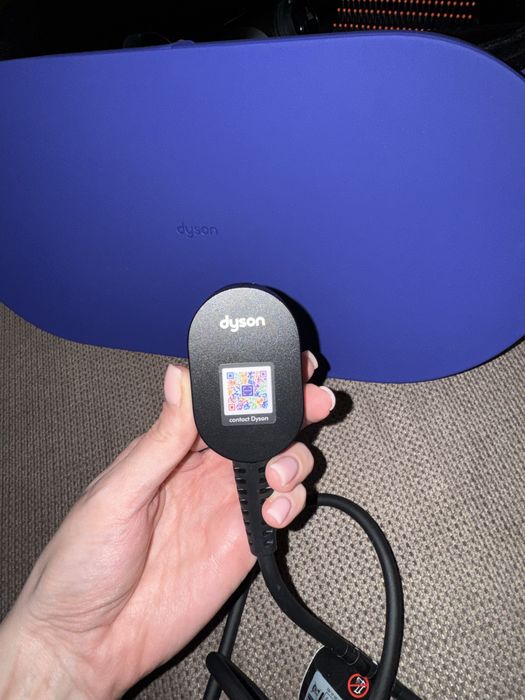 Vând Dyson Airwrap i.d. Straight + Wavy