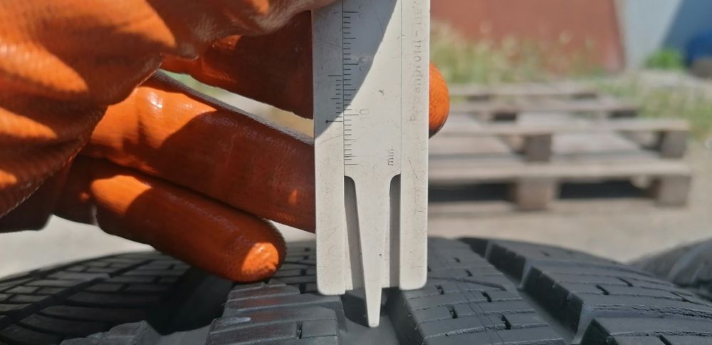 245/45/17 Пирели ДОТ 2015 г - 8 + мм