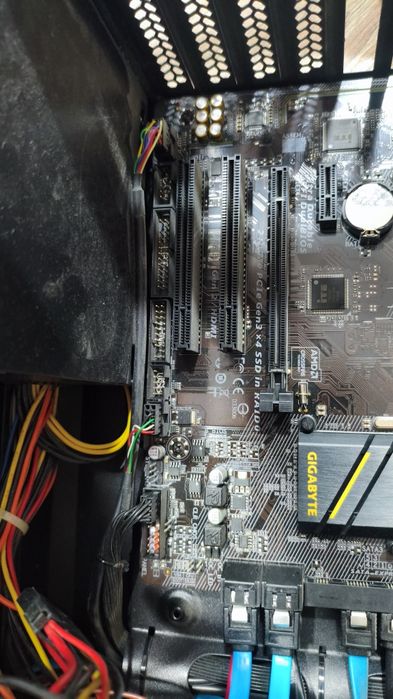 Продам материнскую плату gigabyte