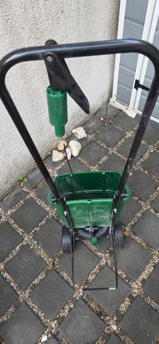 Aplicator seminte si ingrasaminte gazon Scotts EasyGreen