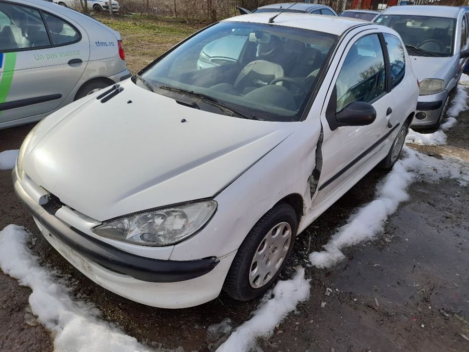 Dezmembrez Peugeot 206