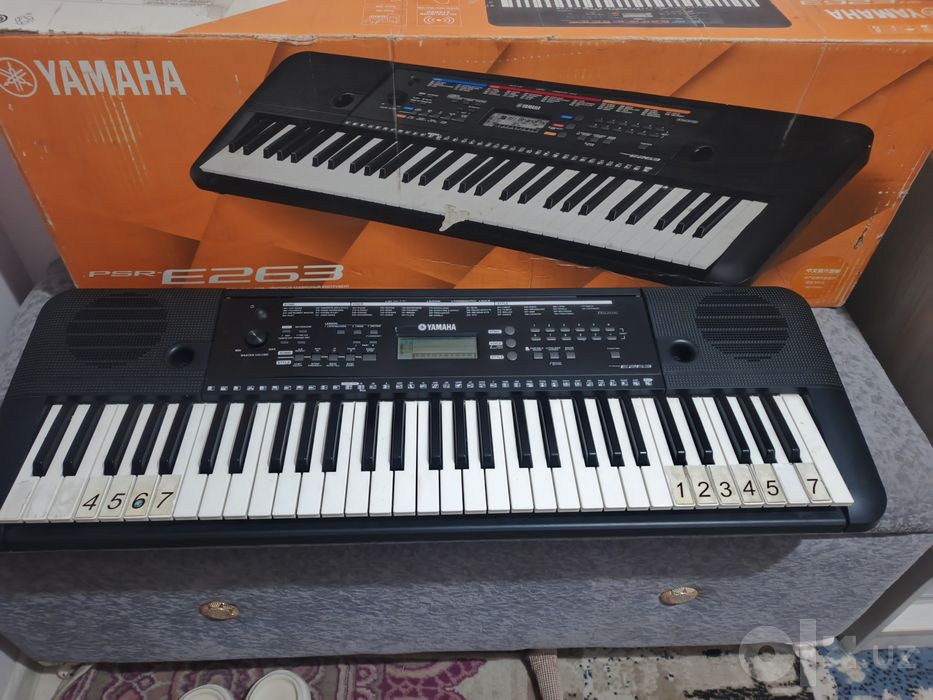 Pianino Yamaha E263