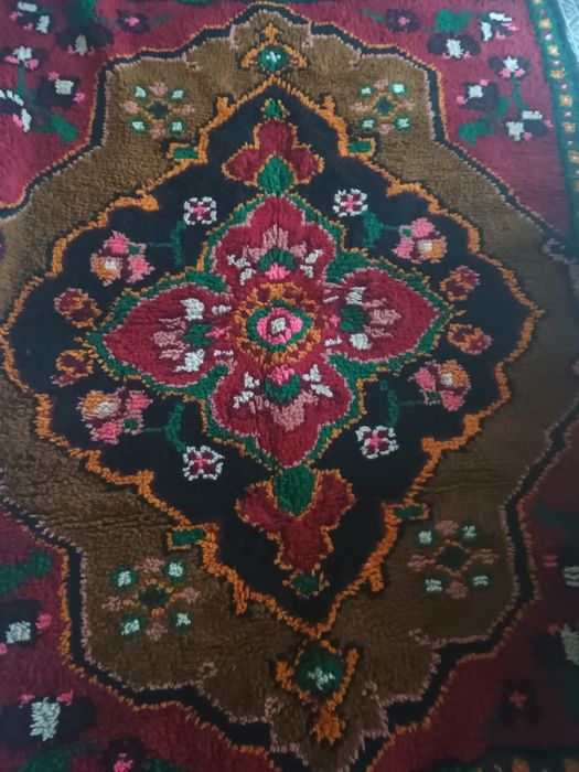 Нов килим 100 % вълна