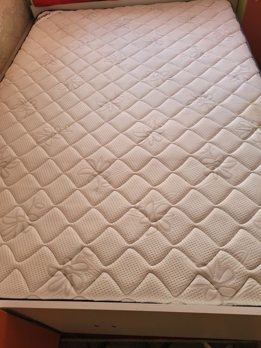 Vând pT matrimoniale 140/2m cu saltea în stare foarte bună 900 lei negociabil tel 0742261004 Brașov nu asigur transport