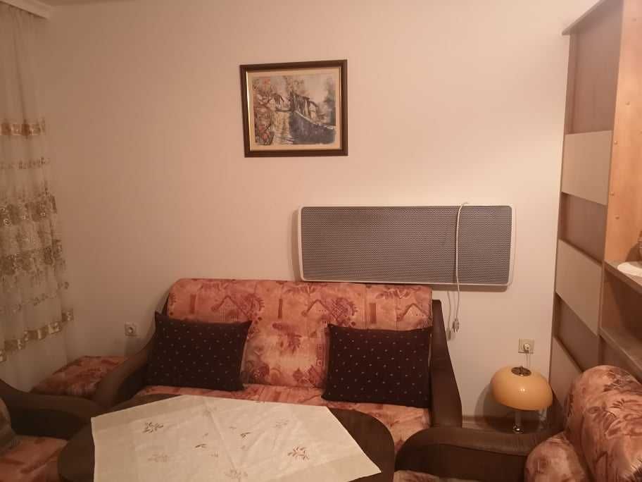 Дава се под наем Двустаен апартамент в Бургас, Лазур - 50 кв.м за 200 € - Снимка #1