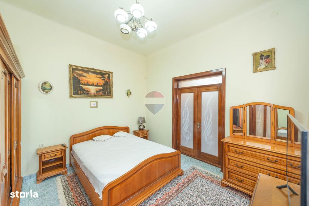 Vila de vanzare 240 mp utili, piscina, teren 1000 mp, central Calarasi