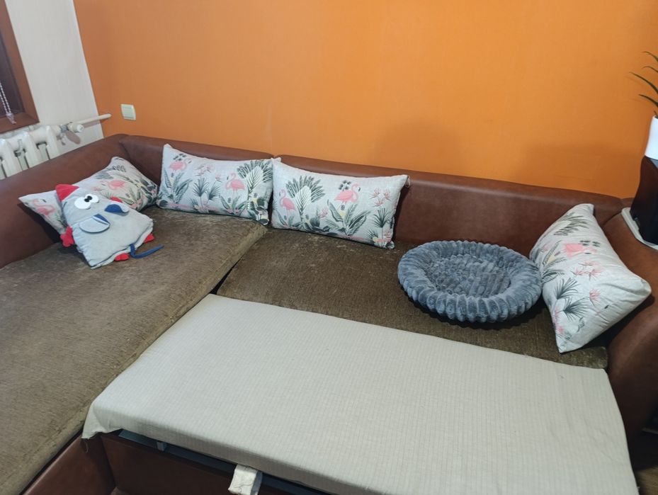 Ъглов диван с лежанка