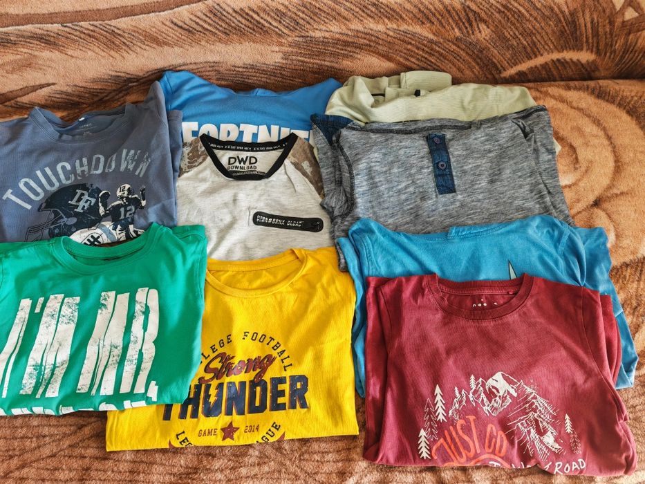 Lot hăinuțe      .