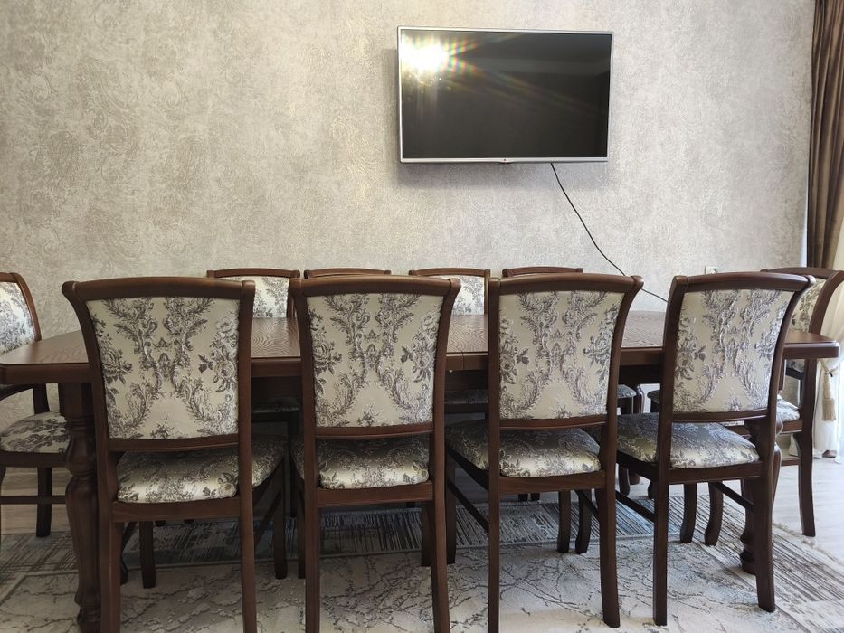 Гостиный стол со стульями