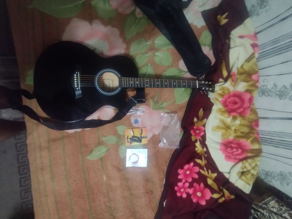 Акустическая гитара