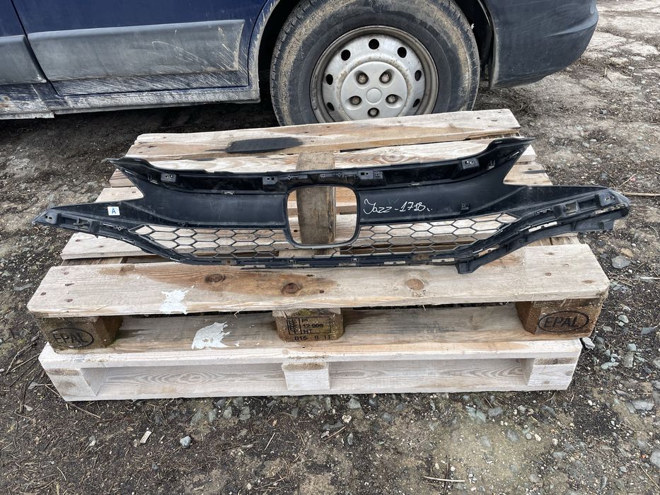 Решетка Honda Jazz Хонда Джаз 2018-2020г