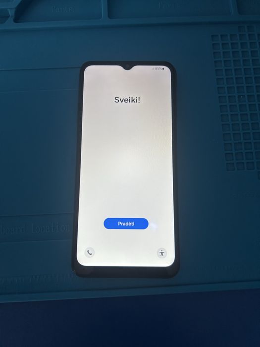 Samsung a04s.