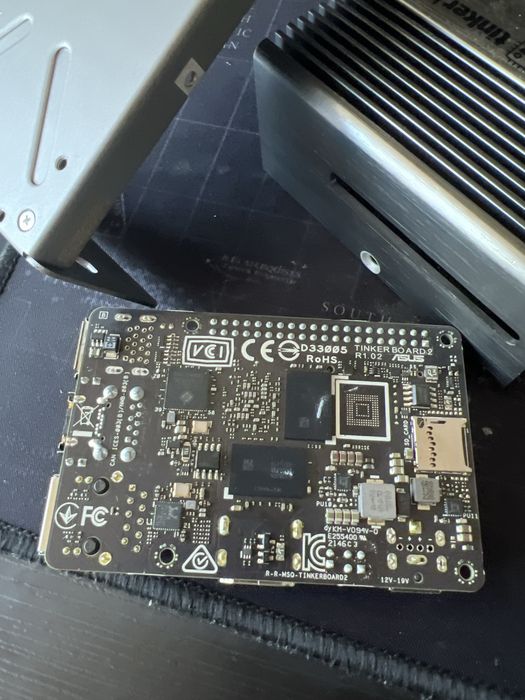 Tinkerboard 2 cu carcasa fanless