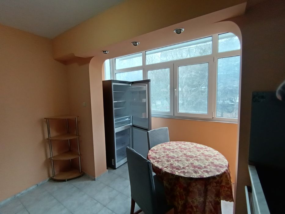 Давам под наем 3 стаен  апартамент