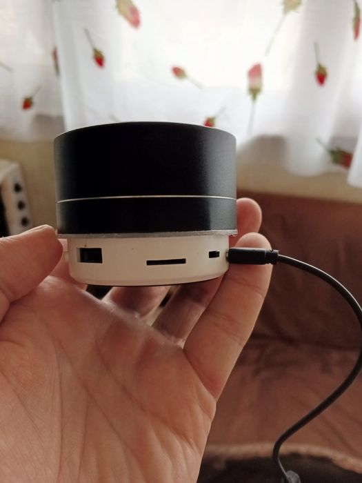 Блютуз колонка сотилади