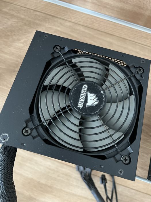 Sursă Corsair TX750M 750W 80+ Gold – Semi Modulară
