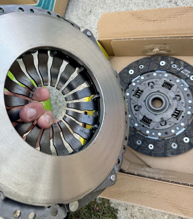 Kit ambreiaj Luk 622 3335 09 | ver.biposto