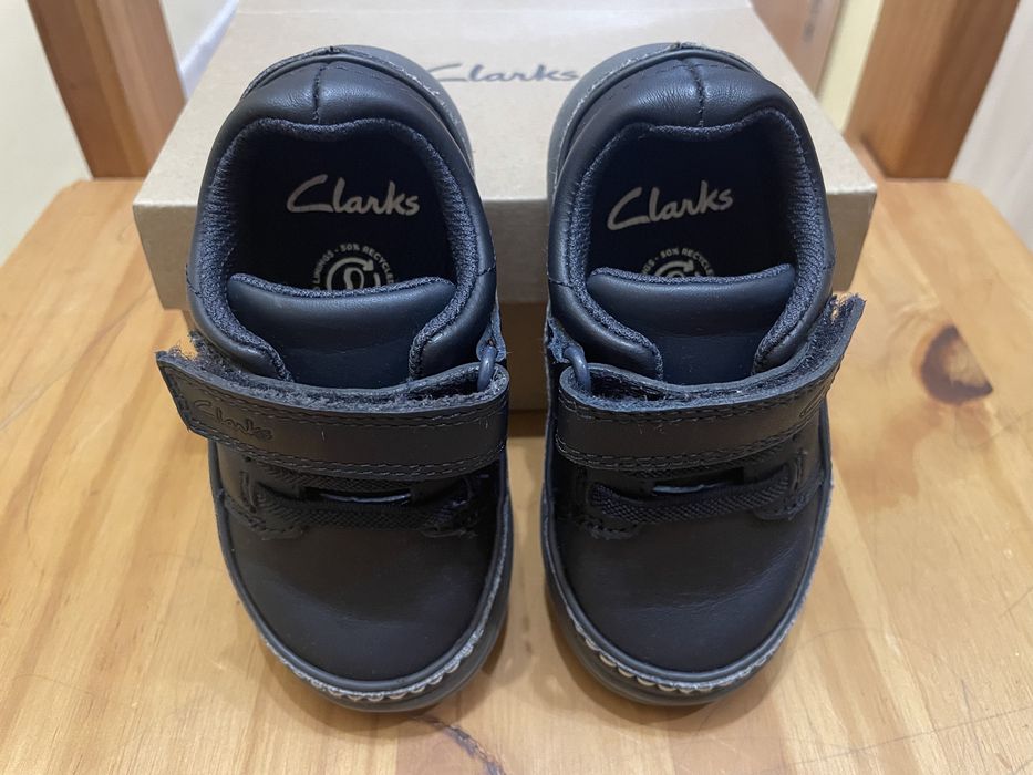Обувки на Clarks