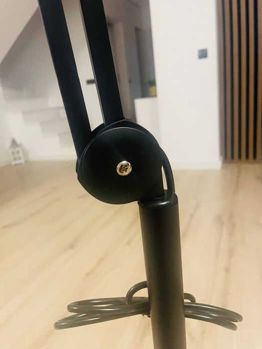 Lampa Cosmetica LED cu Lupa 5x si Picior pe Roti