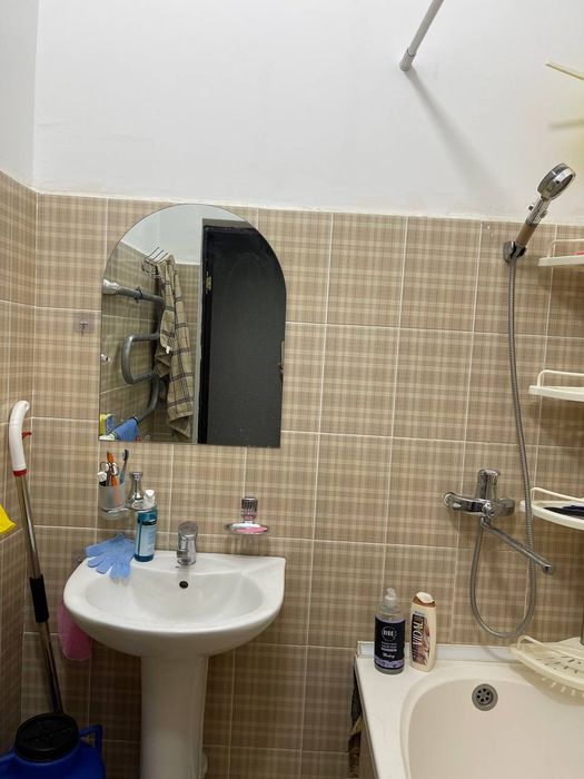 Квартира 69кв.м 2 ком.Поворот Гулис./69 kv.m. 2 xon.kvartira sotila