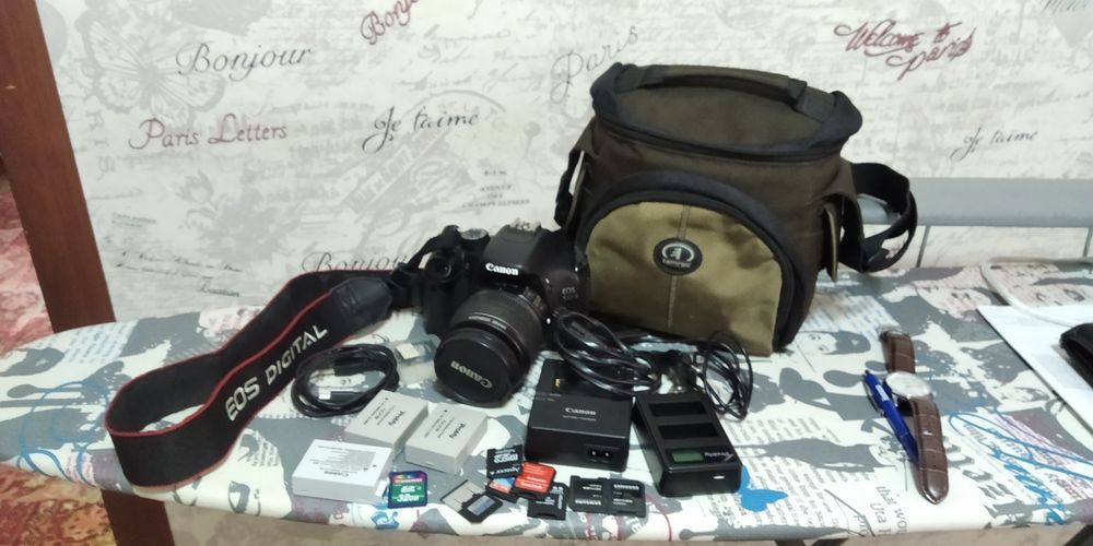 Продам зеркальный фотоаппарат EOS 550D