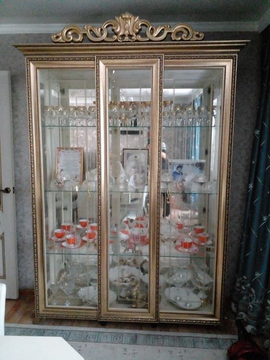 Продается стол раздвижной  для гостинной