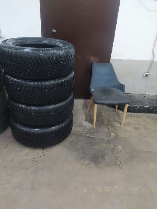 Продам зимние шины Bridgestone