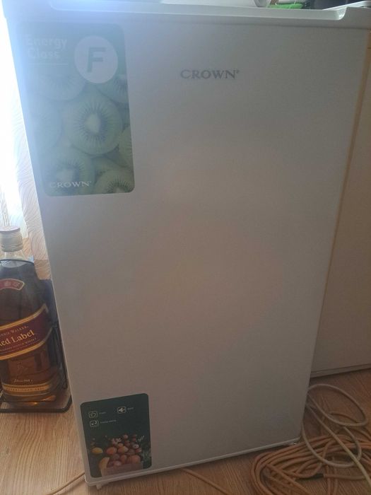 Малък хладилник CRAWN
