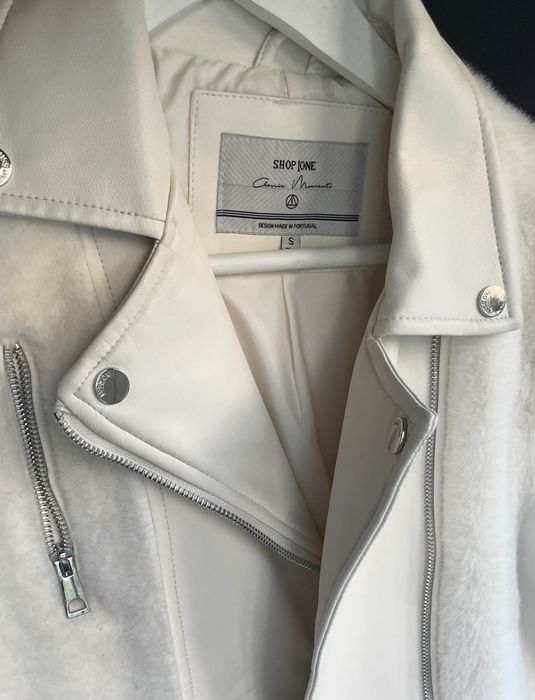 Бяло кожено яке с пух на ръкавите