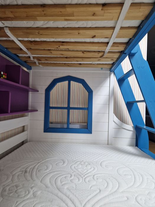 Детская двухъярусная кровать