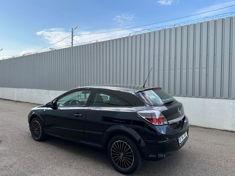 Vand opel astra GTC 1.6 benzina an 2007 km 123.000 mii reali