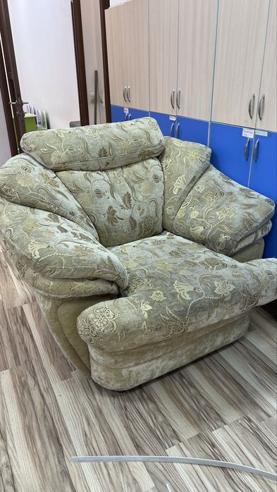 Продам кресло большое
