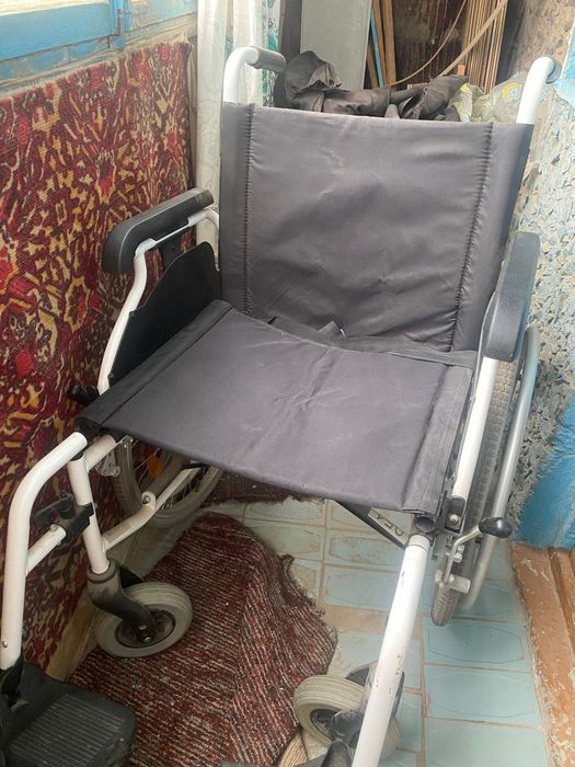 Продам инвалидную коляску, новая.