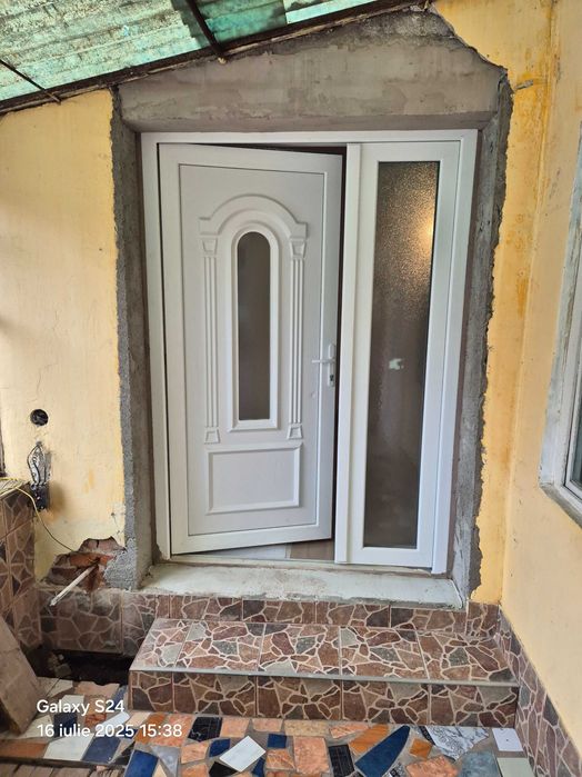Montam geamuri și uși de interior și exterior
