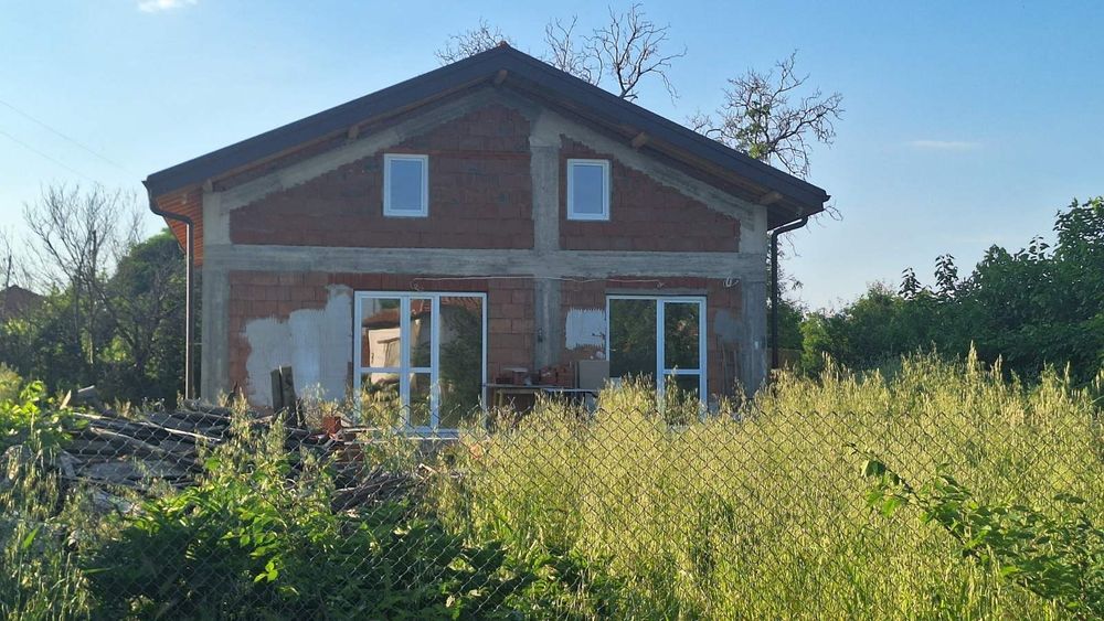 Продавам нова  къща в с. Патриарх Евтимово!