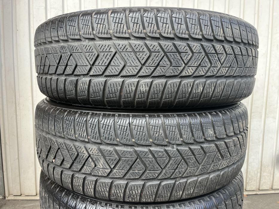 4 anvelope iarna 215/65 R17, Pirelli, 5-6mm profil ramas!