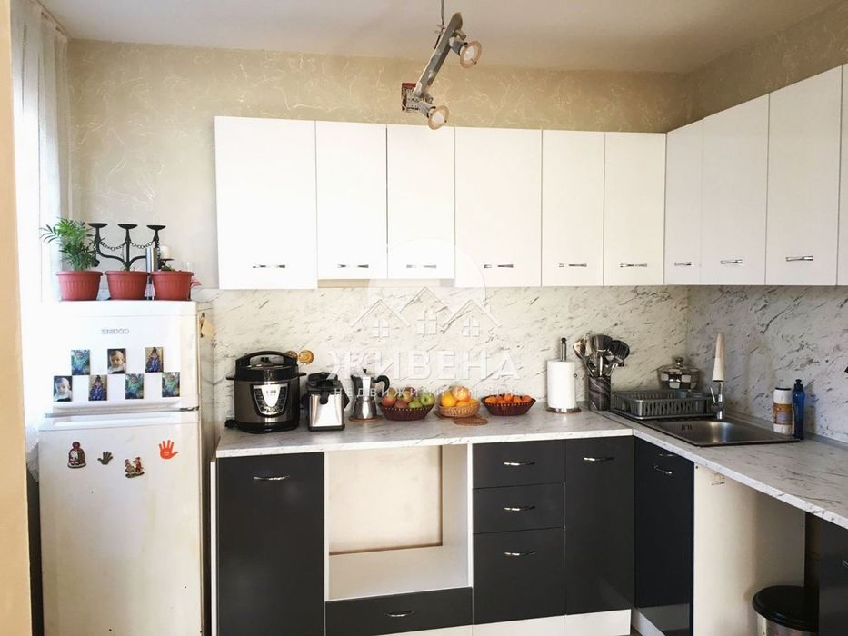 Продавам 3-стаен апартамент, етаж от къща, в с.Кранево, обл. Добрич