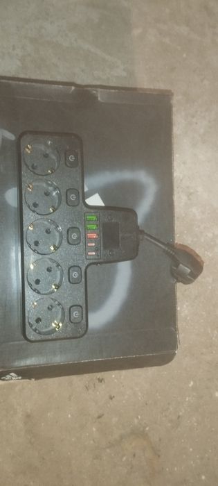Priza 5 posturi cu sloturi USB