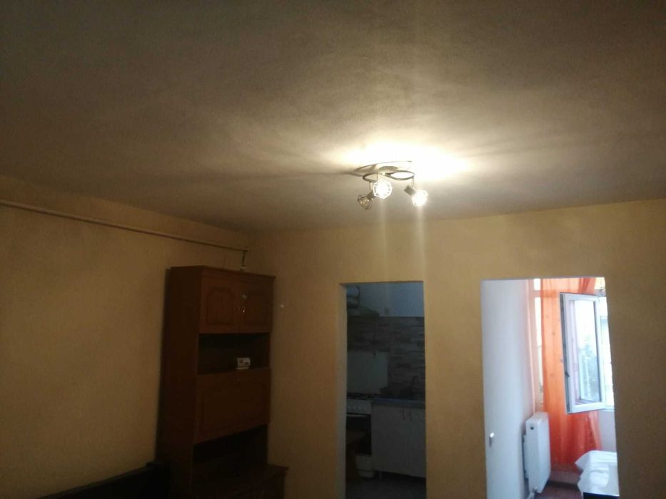 Garsoniera de inchiriat-Bals