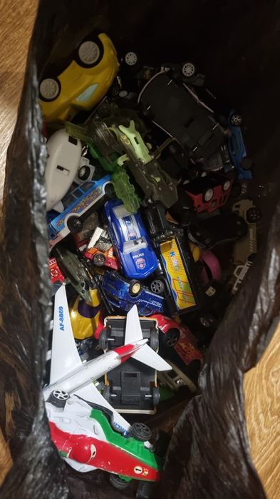 Продам машинки  .