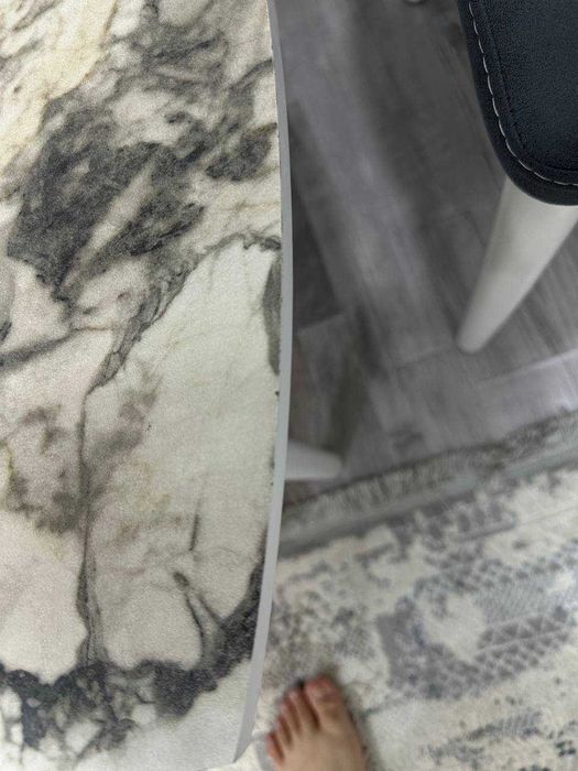 Продаю стильный дизайнерский стол