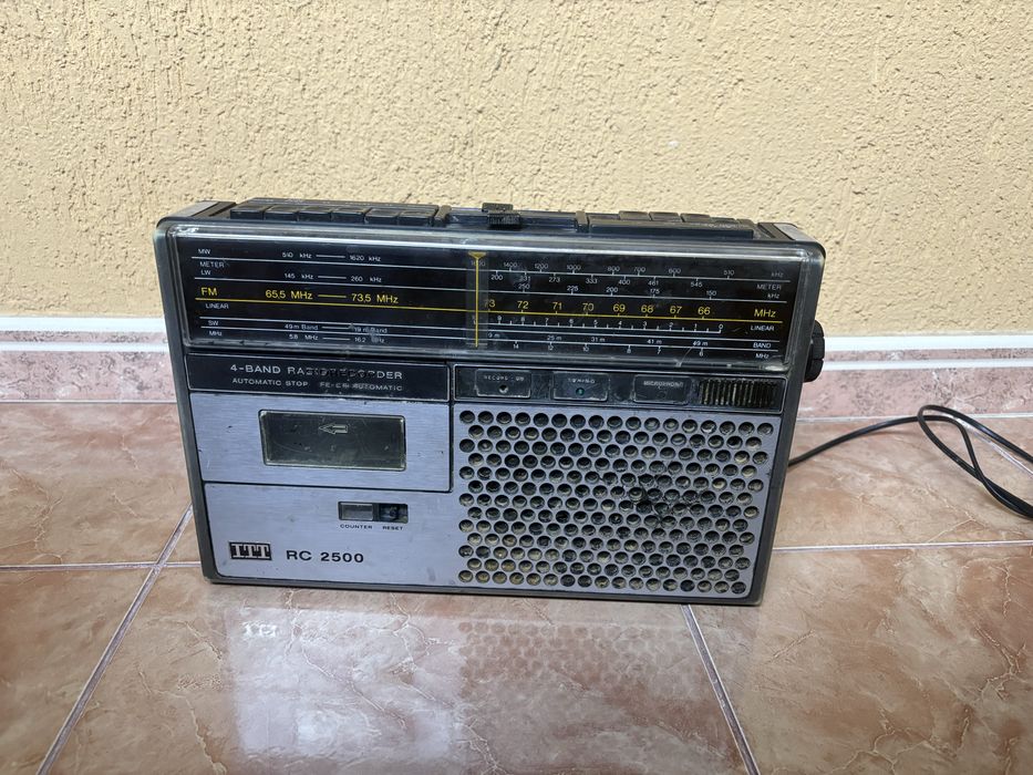 Radio casetofon ITT RC 2500 defect
