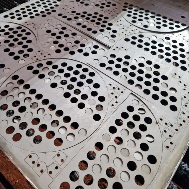 Лазерний резка метал кесамиз