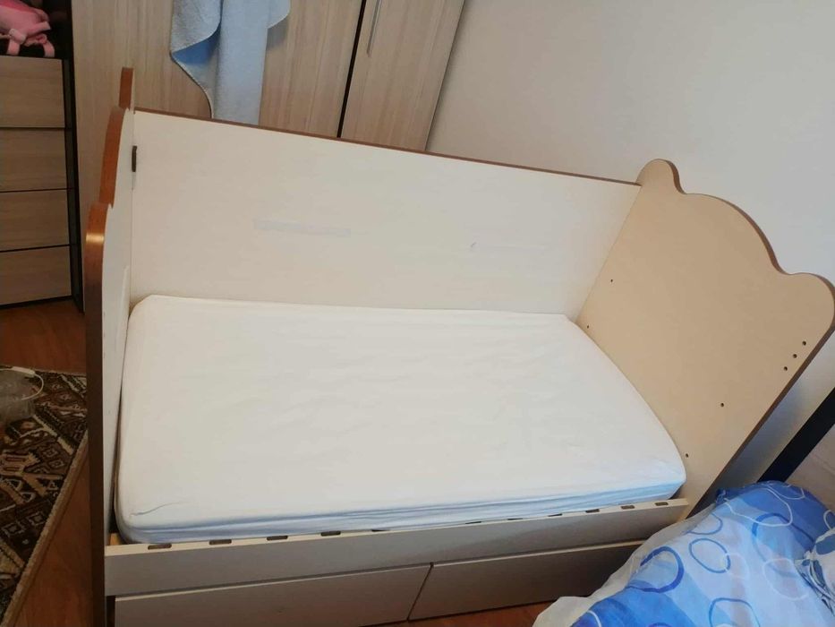 Дървена бебешка кошара + матрак