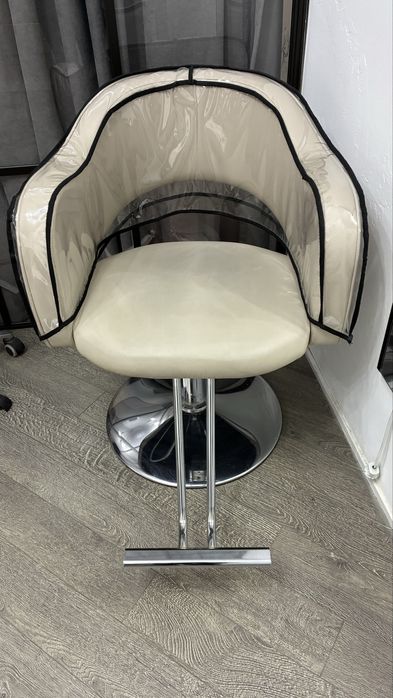 Парикмахерское кресло