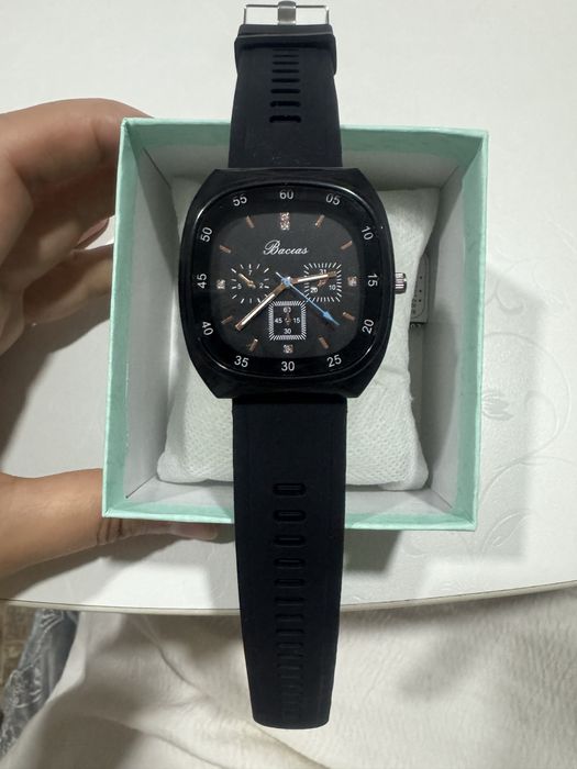 Часы кварцевые продам