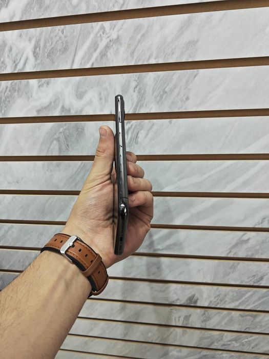 iPhone 11 pro max 256 simkartali